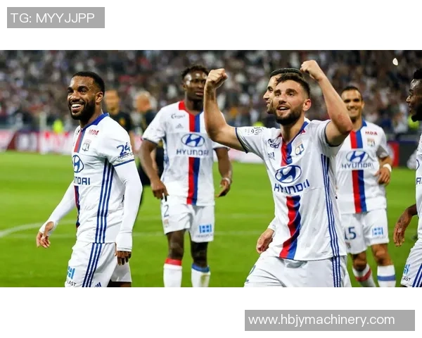 德甲惊现冷门巴黎圣日耳曼大胜里昂引发全场狂欢