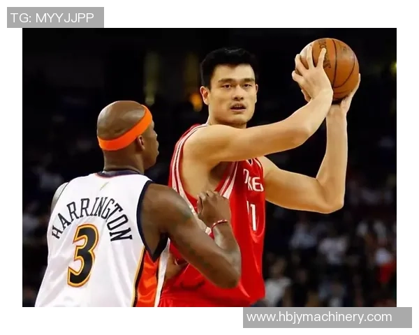 姚明怒扣篮瞬间展现力量与激情引发全场震撼