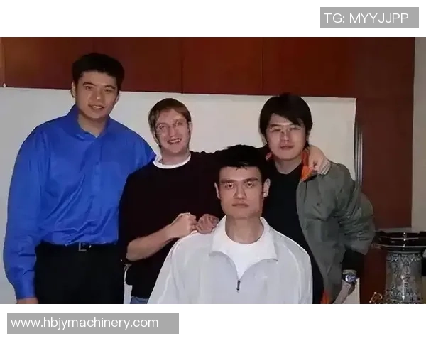 马布里与姚明的巅峰对决：篮球传奇的交锋与荣耀之路