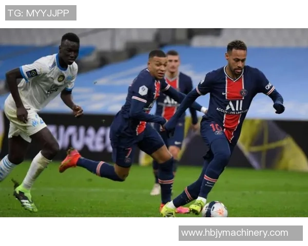 德甲激战:拜仁狂胜AC米兰五球大捷引发全场热烈反响 德甲激战:拜仁狂胜AC米兰五球大捷引发全场热烈反响